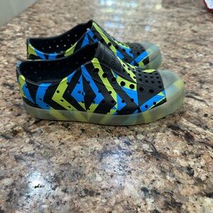 Native kids glow shoes size C 11
